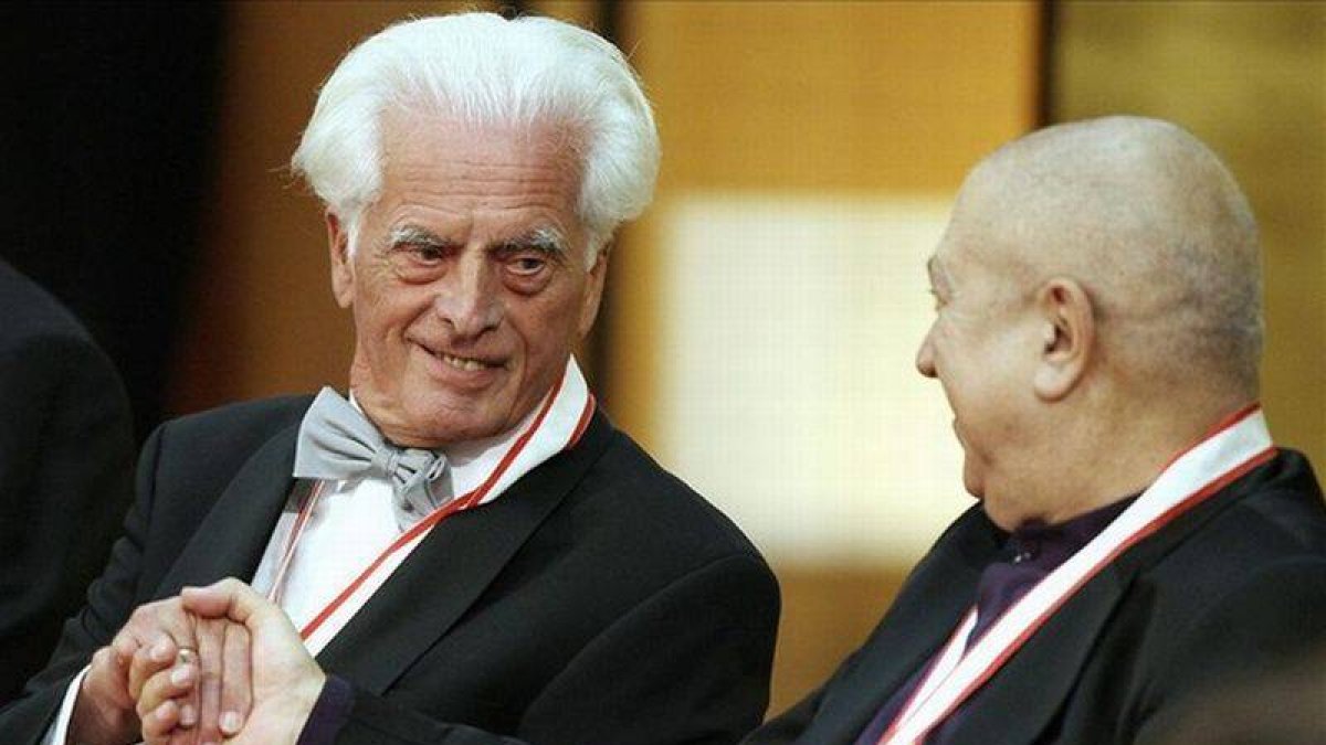 Frei Otto, a la izquierda, junto al escultor Christian Boltanski, en la entrega de un premio en Tokio en el 2006.-Foto: AFP / TOSHIFUMI KITAMURA