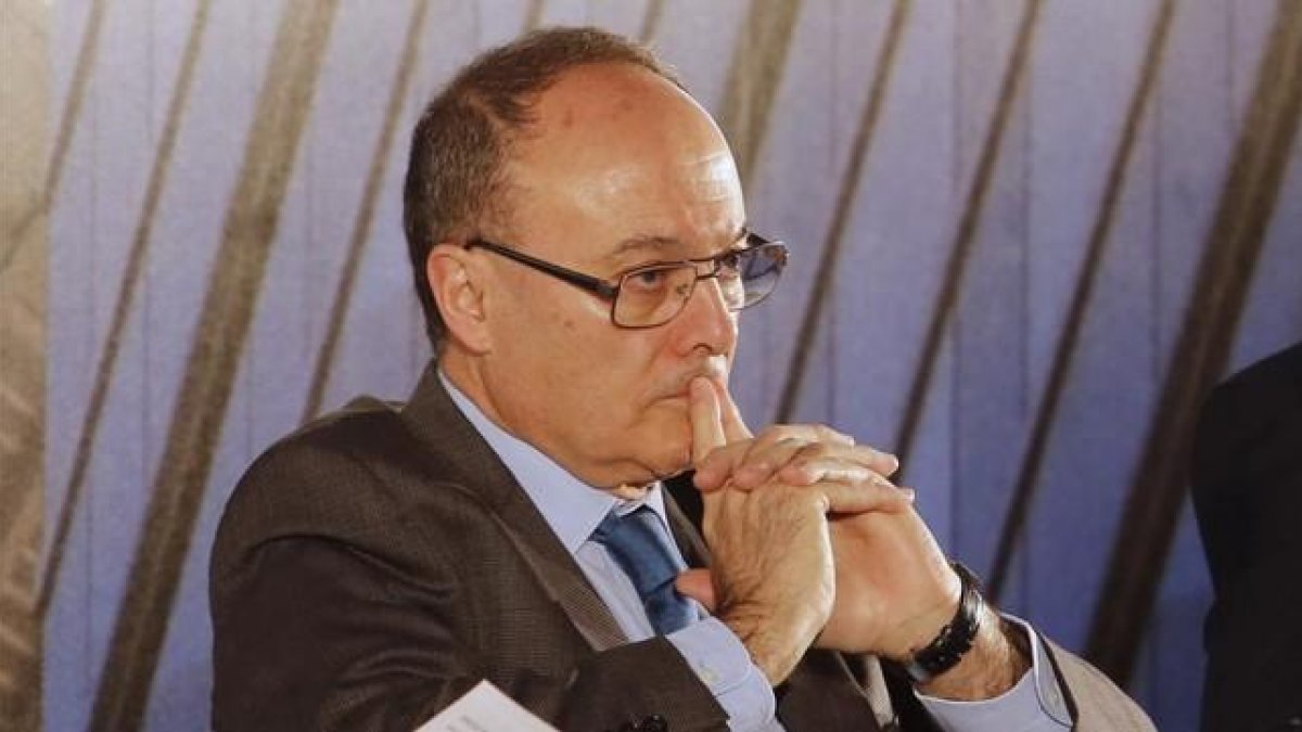 Luis Maria Linde, durante un encuentro del sector financiero, el pasado 8 abril en Madrid.-AGUSTÍN CATALÁN