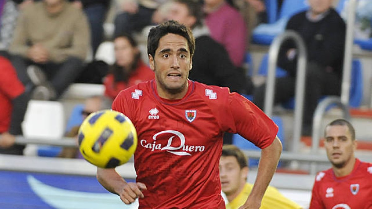 Íñigo Vélez puede regresar hoy al once titular. / ÚRSULA SIERRA-
