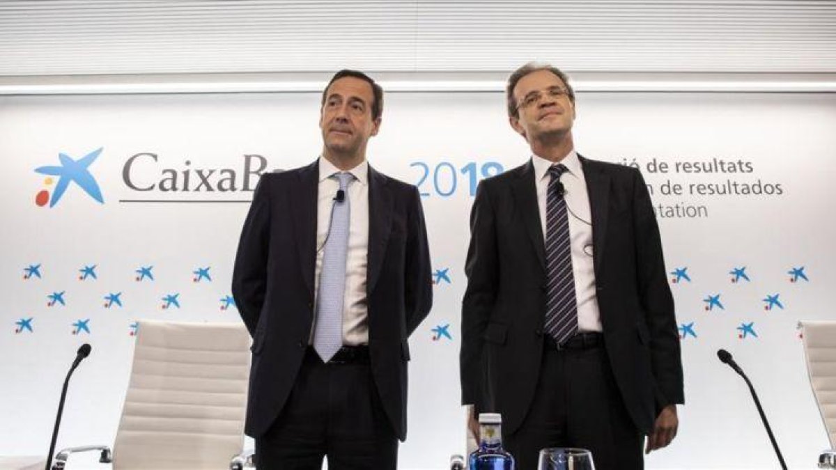 El presidente de CaixaBank, Jordi Gual, y el consejero delegado, Gonzalo Gortázar, presentan los resultados de Caixabank correspondientes al ejercicio 2018.-MIGUEL LORENZO