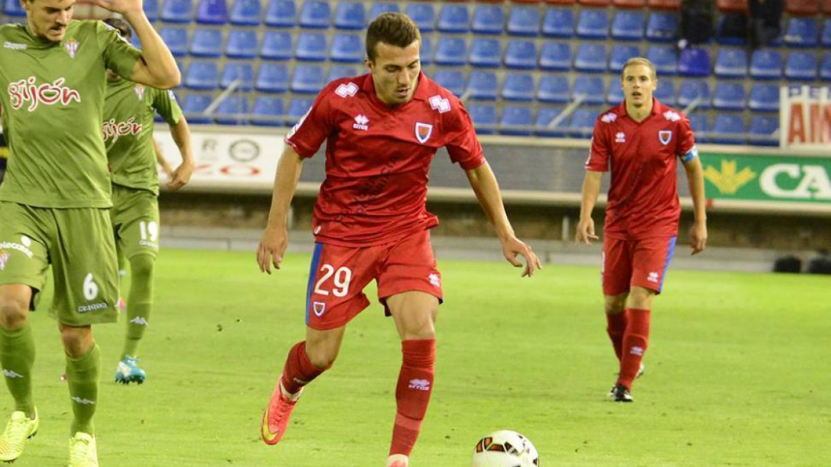 Luis Valcarce en el primer partido de Liga ante el Sporting.-Álvaro Martínez