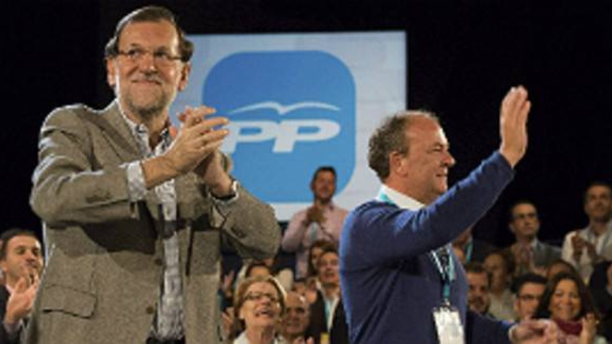 Mariano Rajoy y José Antonio Monago, en la clausura de las jornadas del PP sobre buen gobierno, este sábado en Cáceres.-EFE