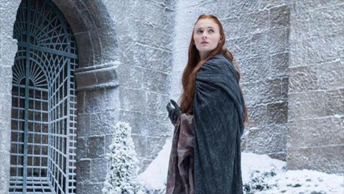 Sophie Turner, caracterizada como Sansa Stark, en un capítulo de la séptima temporada de la serie Juego de tronos.-EL PERIÓDICO