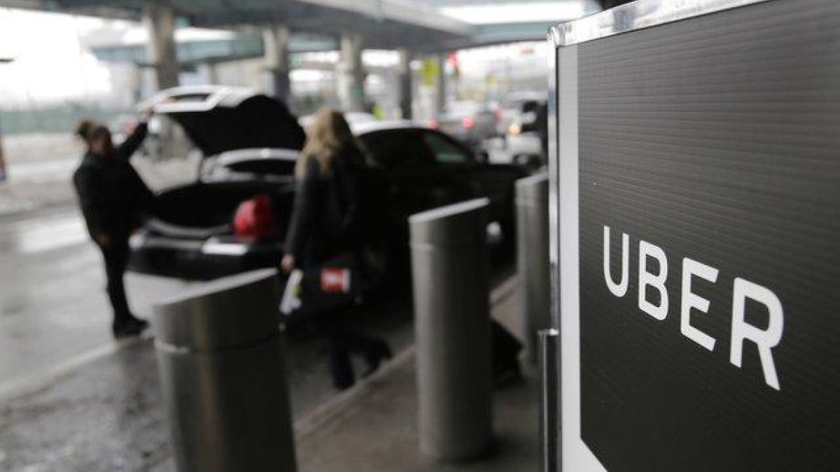 Uber defiende que la ciudad no tenía competencia para aprobar esa medida.-AP