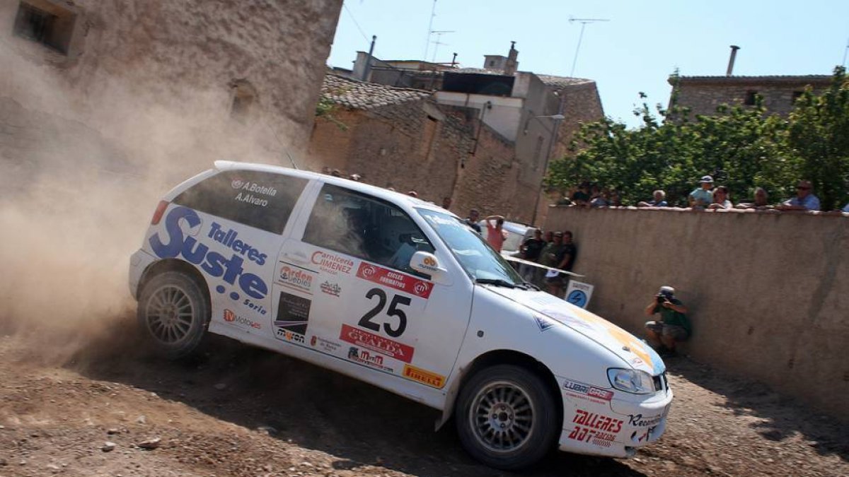 Agustín Álvaro durante un rallye de tierra.-