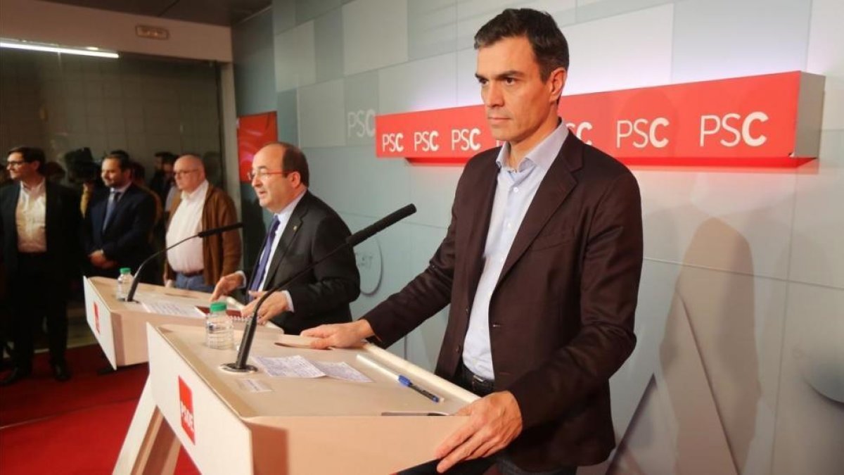 Miquel Iceta y Pedro Sánchez comparecen para valorar los resultados electorales.-/ DANNY CAMINAL