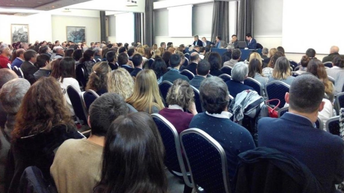 Sesión informativa sobre cláusulas suelos para profesionales en el Colegio de Abogados.-