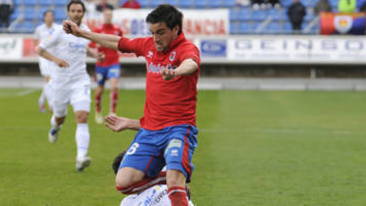 Natalio fue uno de los autores de un gol ante el Xerez. / VALENTÍN GUISANDE-