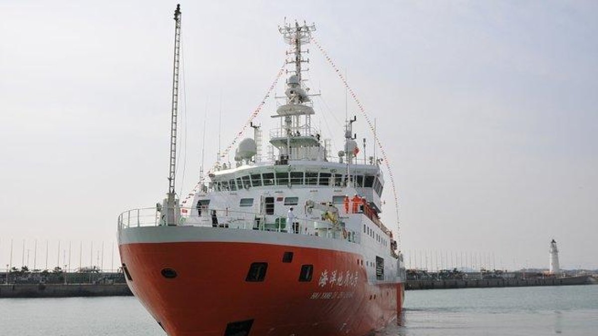 El buque chino Haiyang Dizhi 8 regresó el pasado 13 de agosto a una zona cerca del banco Vanguarda.-VCG