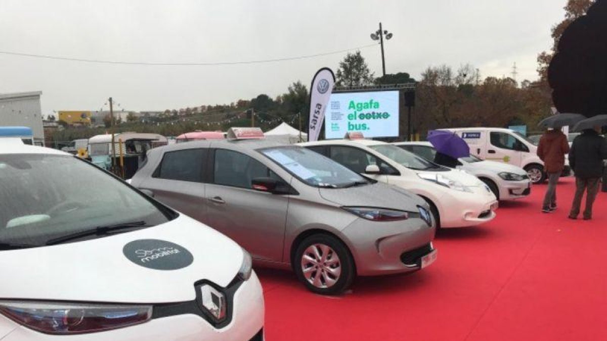 Imagen de la 1ª Feria del Vehículo Eléctrico celebrada en Rubí.-ANDREA SÁNCHEZ-MONTAÑÉS / TOTRUBÍ