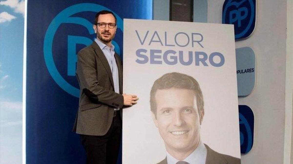 El vicesecretario de Organización del PP, Javier Maroto, presenta el lema del partido para el 28-A.-EFE / NICO RODRÍGUEZ