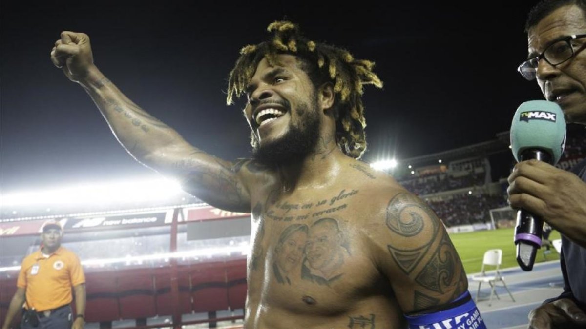 Román Torres celebra la victoria.-ARNULFO FRANCO
