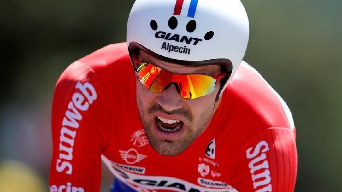 El ciclista holandés Tom Dumoulin, del equipo Giant Alpecin, cruza la línea de meta tras participar en la 13ª etapa del Tour de Francia en La Caverne du Pont-d'Arc.-EFE/Yoan Valat