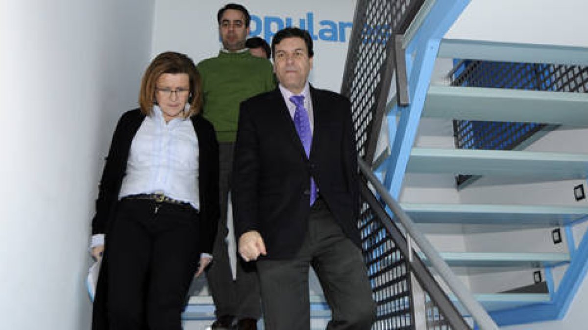 Angulo, Soria y Carriedo, ayer en la sede del PP soriano. / VALENTÍN GUISANDE-