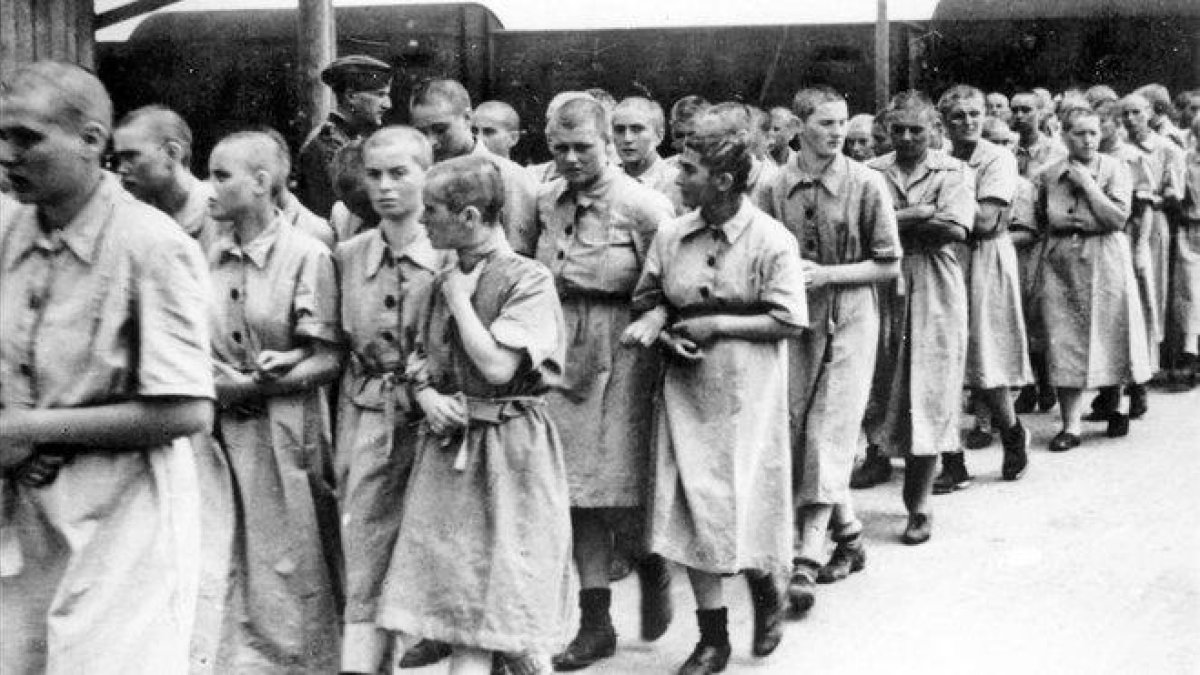Presas usadas como trabajadoras esclavas en Auschwitz para la empresa I.G. Farben.-MUSEO DEL HOLOCAUSTO DE EEUU