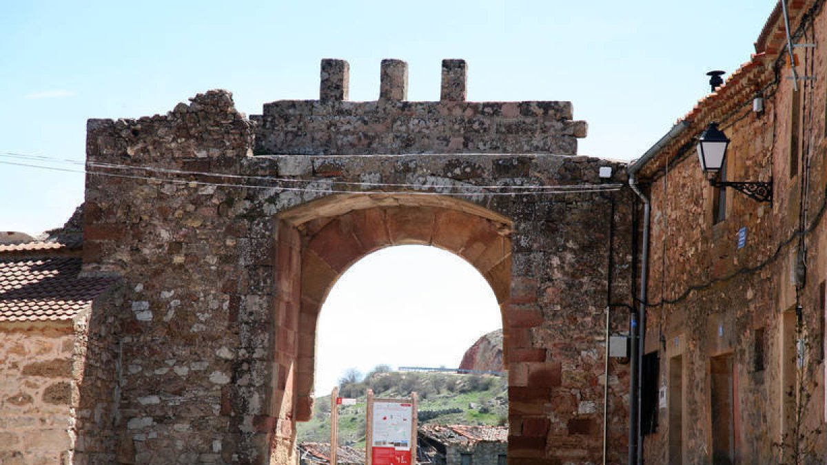 Arco románico de entrada a la localidad de Retortillo de Soria. Eduardo Margareto / ICAL-