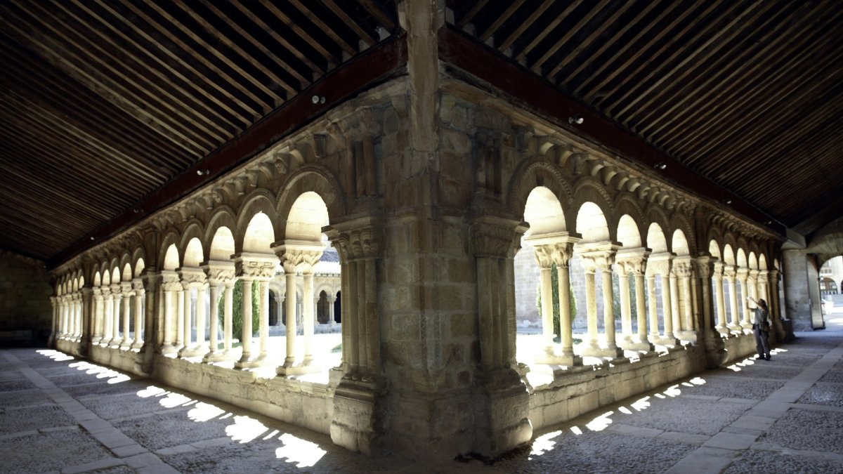 Claustros de la concatedral de San Pedro.-HDS