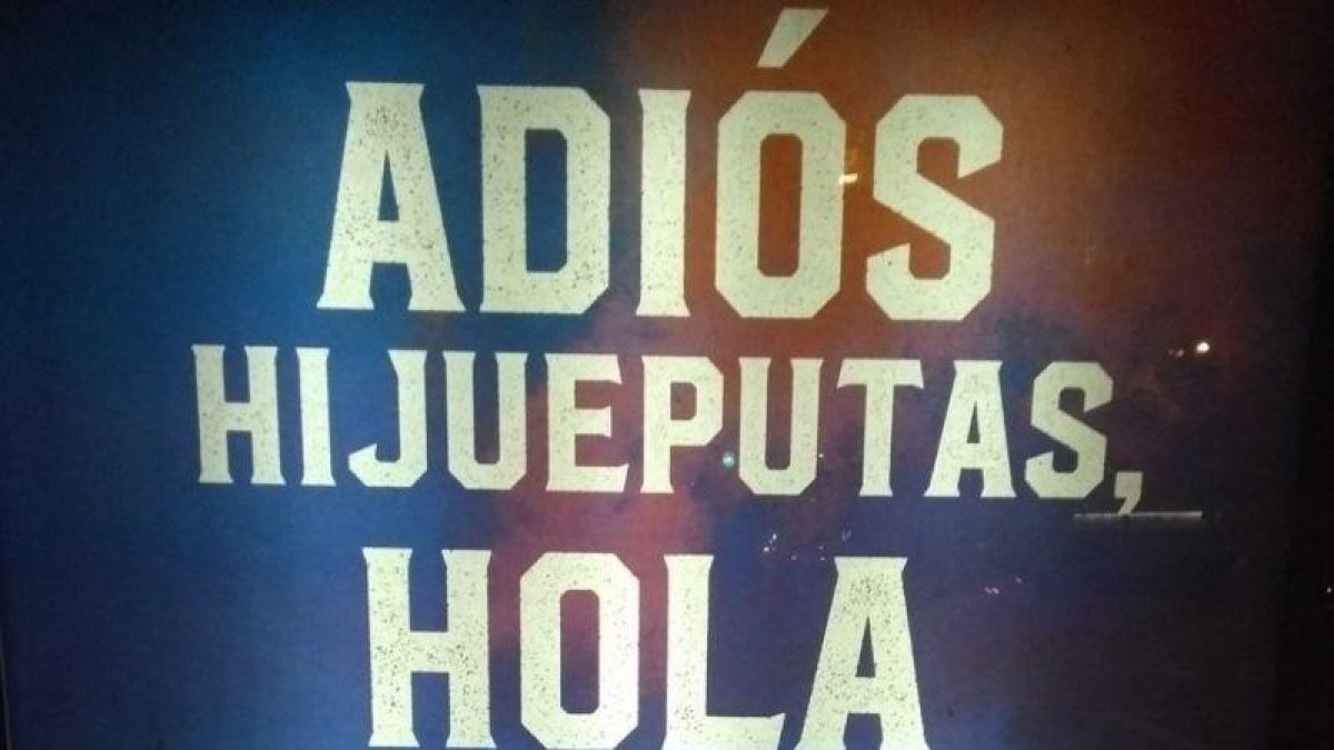 Detalle de la campaña de la serie Narcos: México, de Netflix.-EL PERIÓDICO