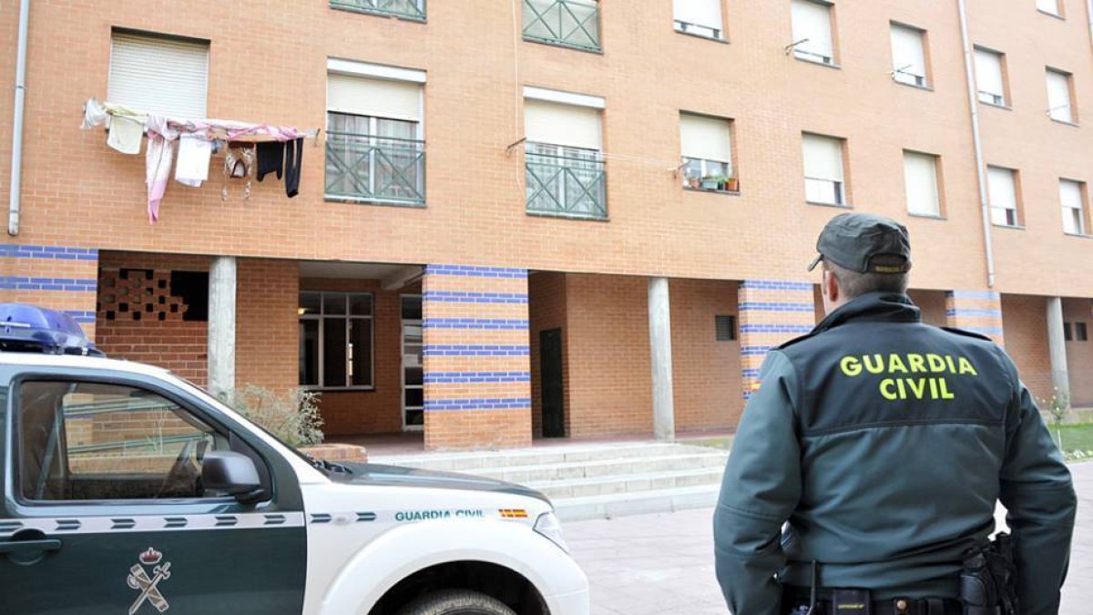 Guardia Civil en Almazán en una imagen de archivo.-DIEGO MAYOR