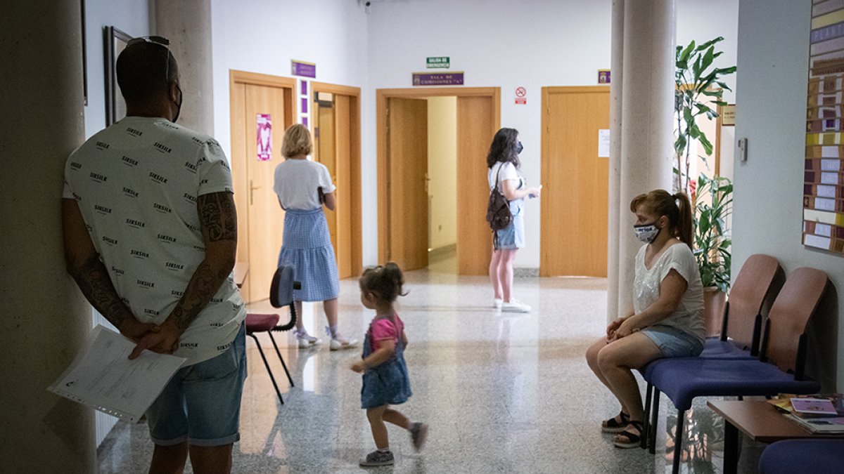 El cheque bebé lo reparte la Diputación como medida de fomento a la natalidad. GONZALO MONTESEGURO