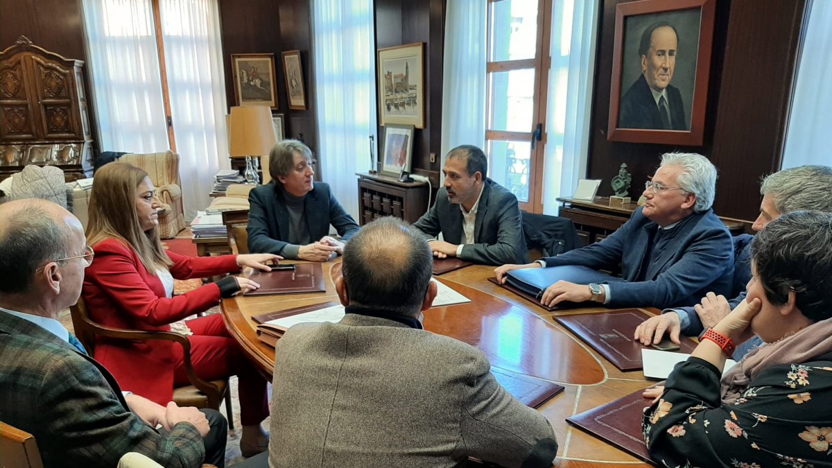Reunión para presentar los trabajos en dos de las travesías de Soria por importe de 15 millones de euros. HDS