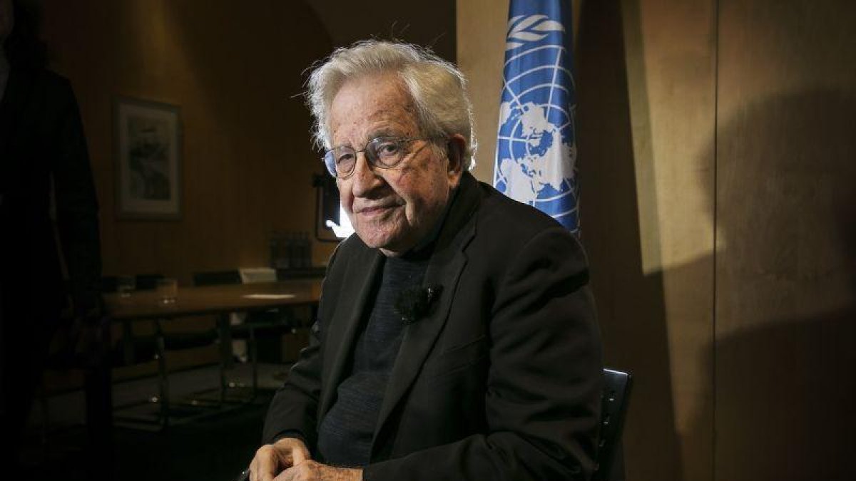 Noam Chomsky, el nombre más conocido de los 1465 firmantes por la libertad de los presos políticos y por unas elecciones limpias.-JOAN CORTADELLAS (ARCHIVO)