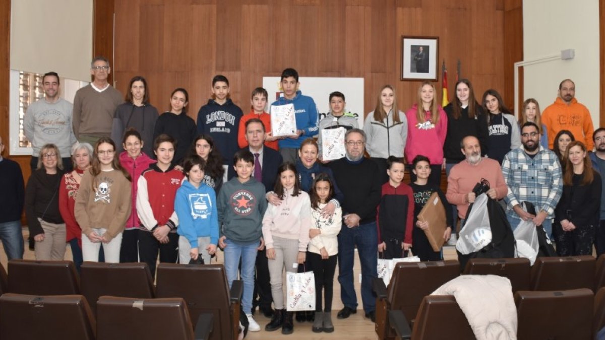 Entrega de material deportivo a distintos centros escolares. HDS