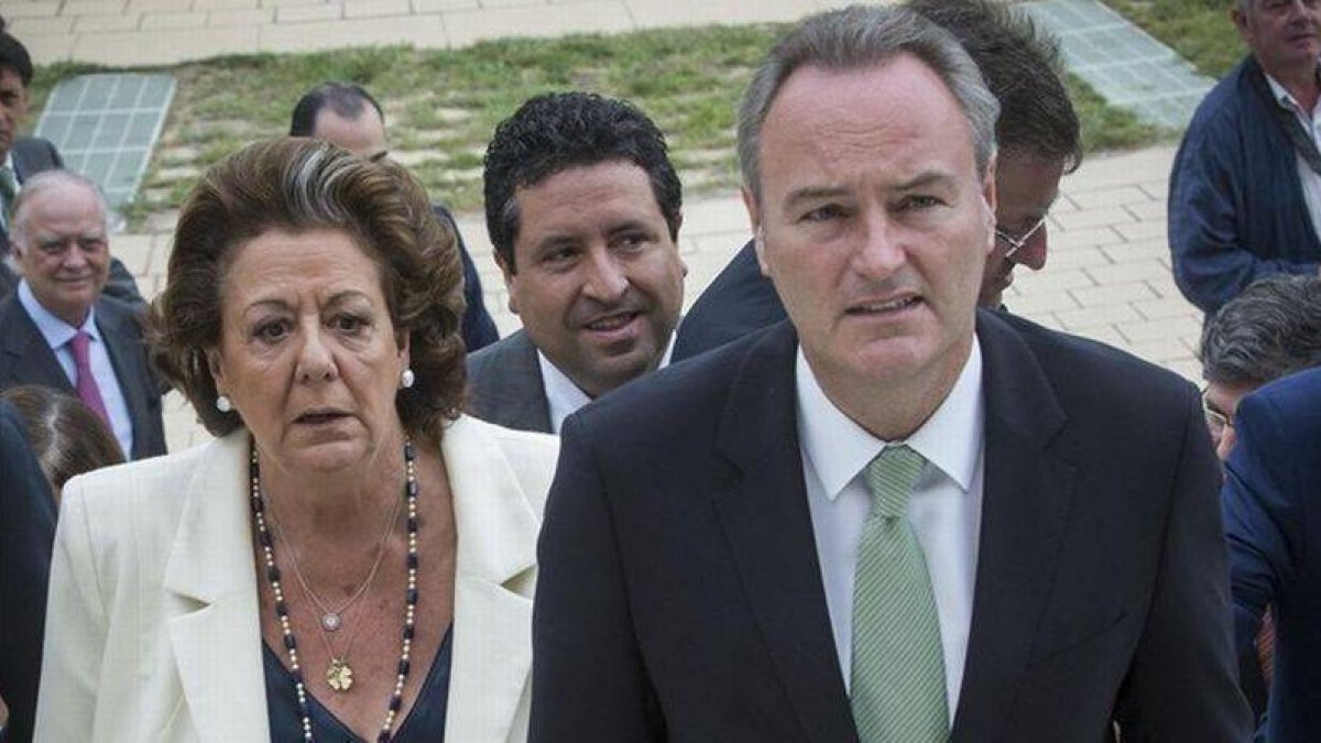 El presidente valenciano, Alberto Fabra, y la alcaldesa Rita Barberá, en un acto reciente del partido.-Foto: MIGUEL LORENZO