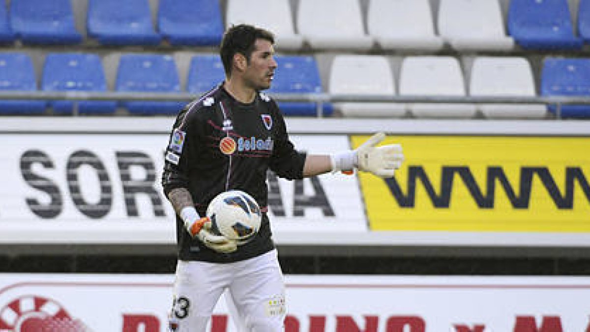 Herrerín en un encuentro de la pasada temporada con el Numancia. / Diego Mayor-