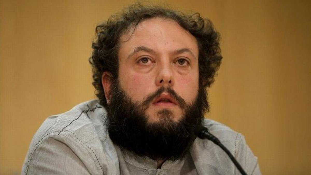 El concejal de Ahora Madrid Guillermo Zapata, tras anunciar su dimisión como titular de Cultura el pasado 15 de junio.-Foto: JOSÉ LUIS ROCA