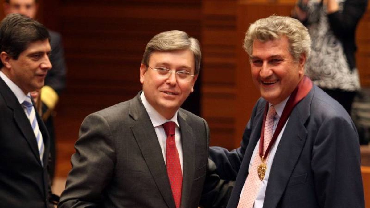 Posada recoge la medalla en 2008. ICAL-