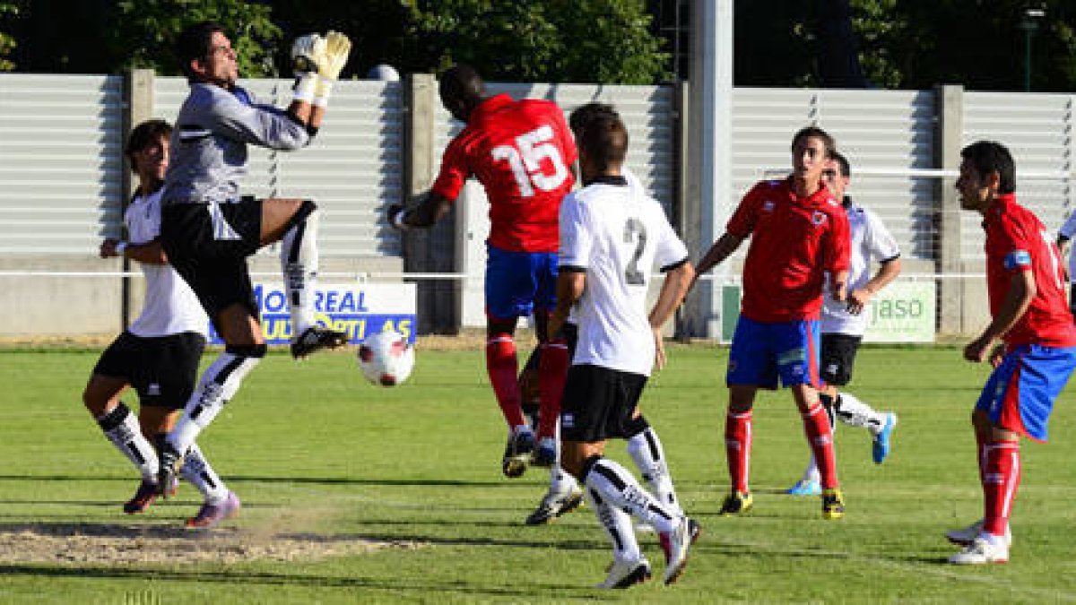 Lago Junior anotó el primer gol del Numancia en esta pretemporada. / A. Martínez-