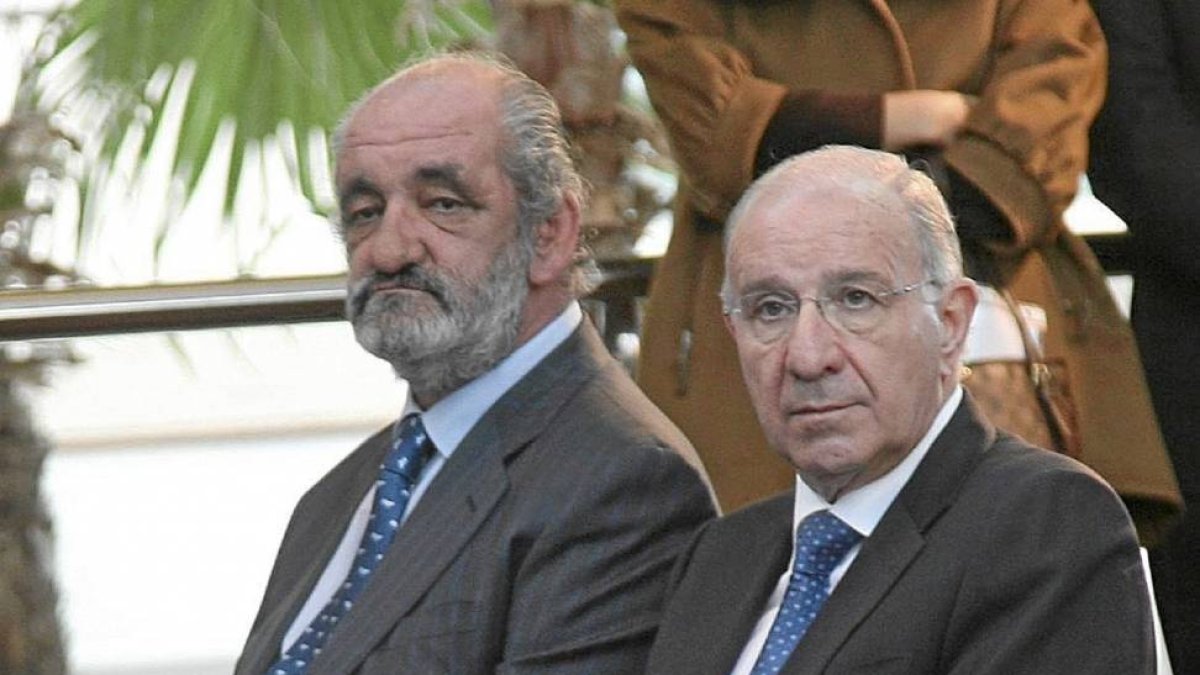 El presidente de Caja España, Santos Llamas y el de Caja Duero, Julio Hermoso-Ical