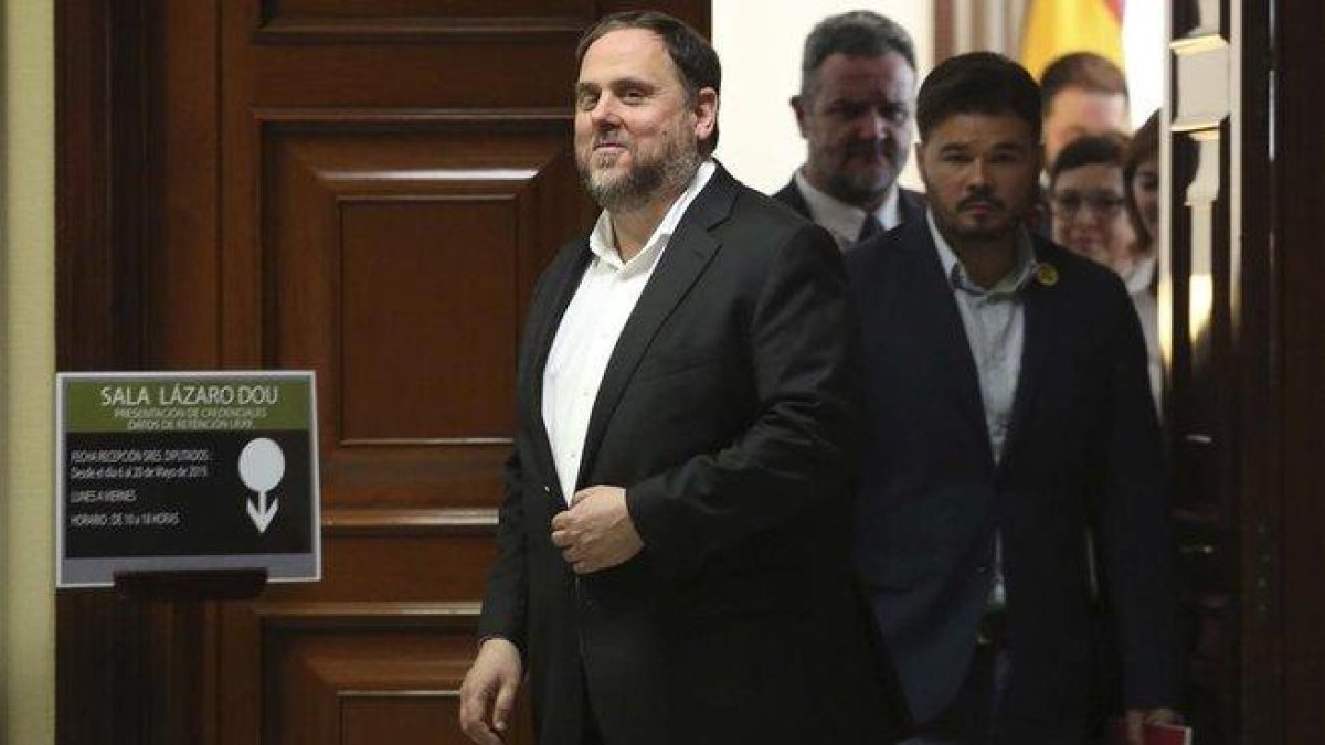 Oriol Junqueras, en el Congreso, el pasado 20 de mayo, cuando fue a recoger su acta de diputado.-DAVID CASTRO