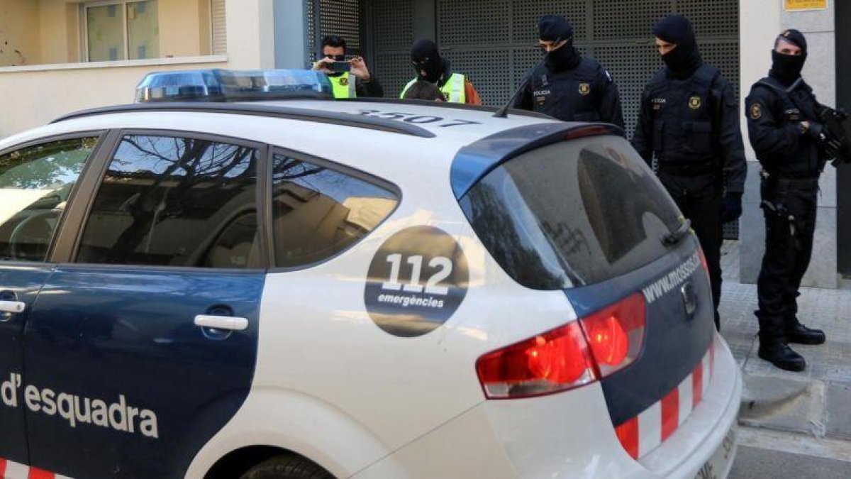 Imagen de archivo de la última operación contra el yihadismo, realizada en Sant Pere de Ribes.-DANNY CAMINAL