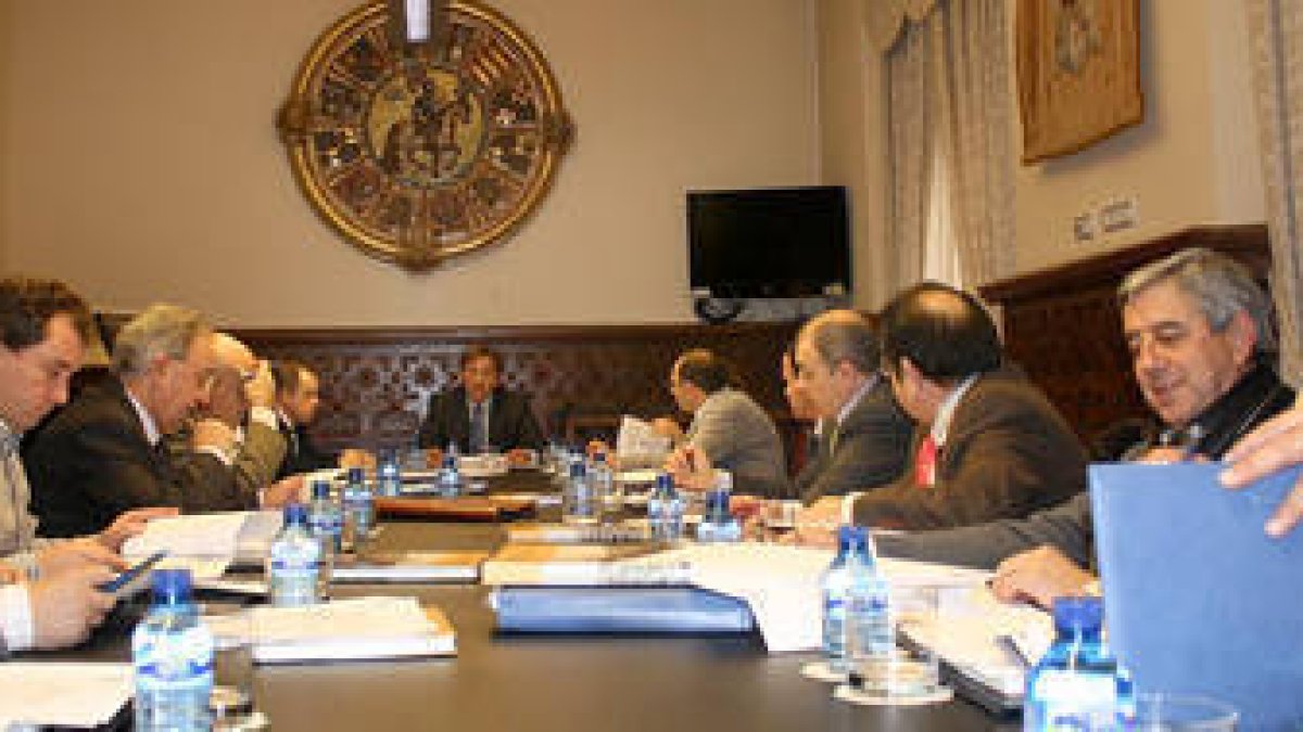 La dirección del PDI  durante la reunión que mantuvo ayer. / DIPUTACIÓN-