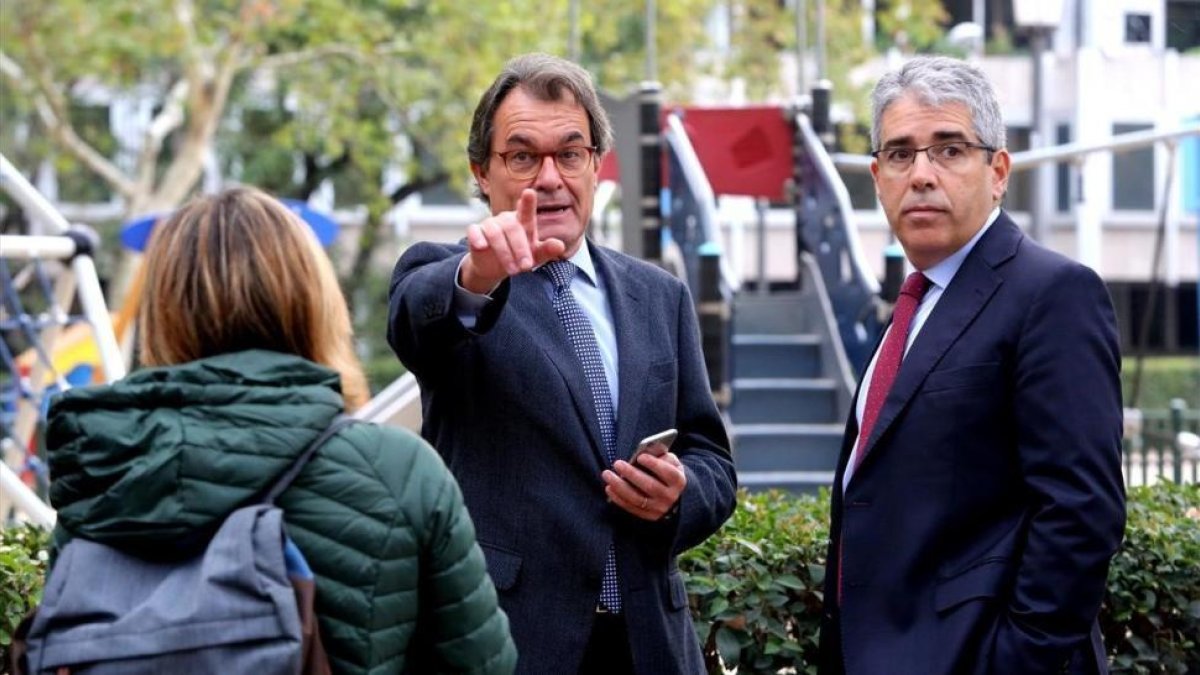Artur Mas y Francesc Homs hoy en la la Audiencia.-JUAN MANUEL PRATS