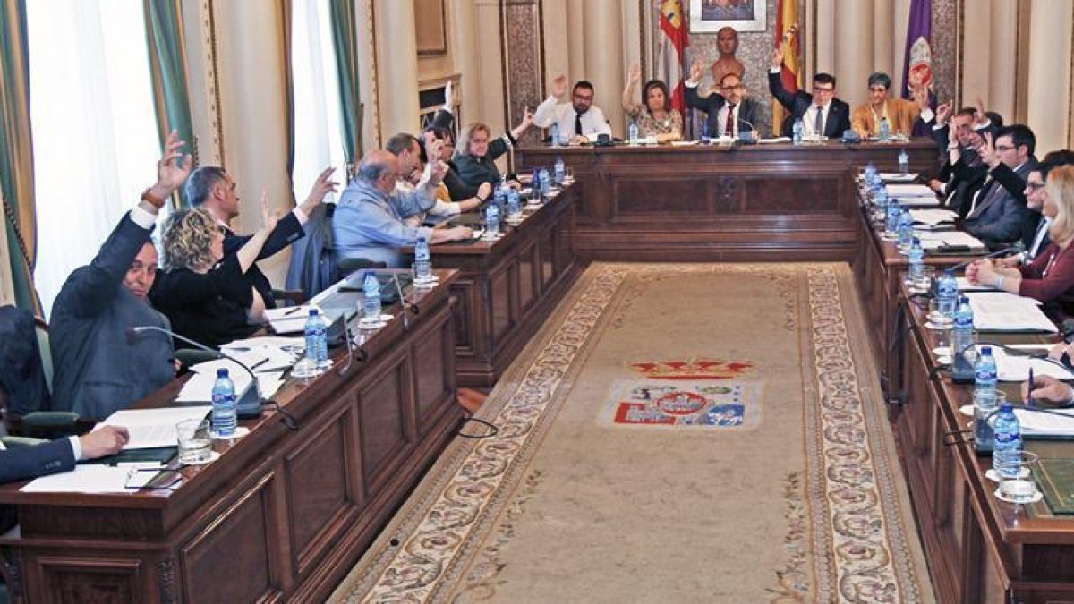 Corporación en el momento de la votación del pleno-LAT