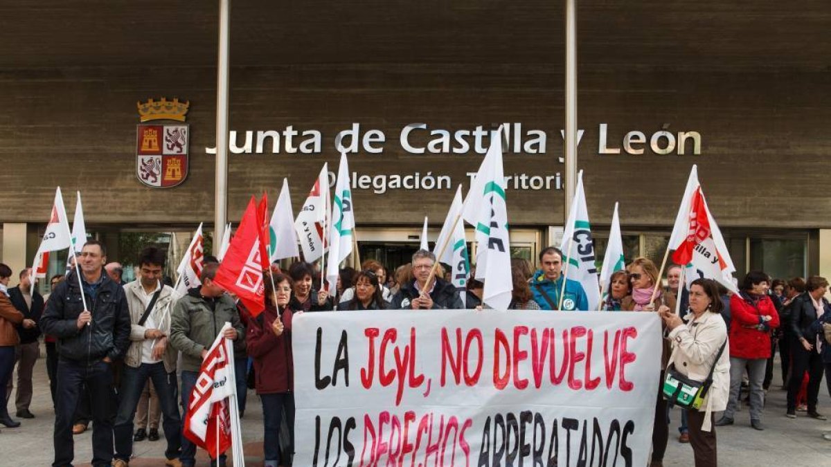 Concentración de los empleados públicos en defensa de la recuperación de sus derechos-Ical