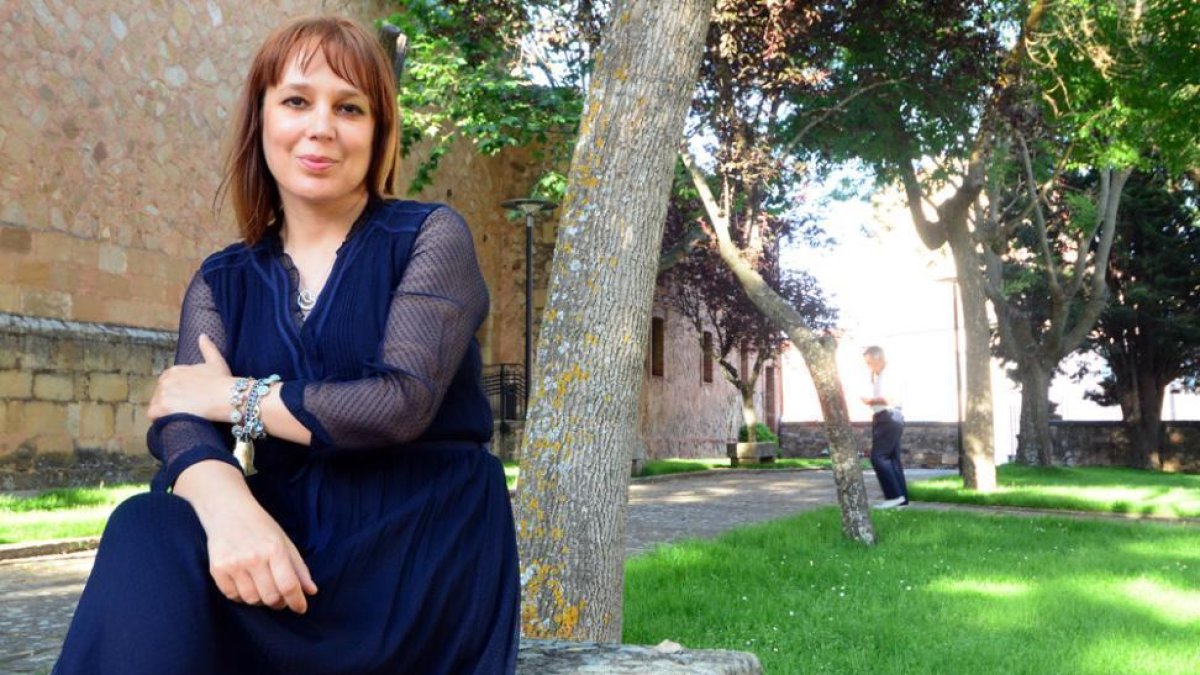 Ángela Vallvey antes de su esperada conferencia.-Álvaro Martínez
