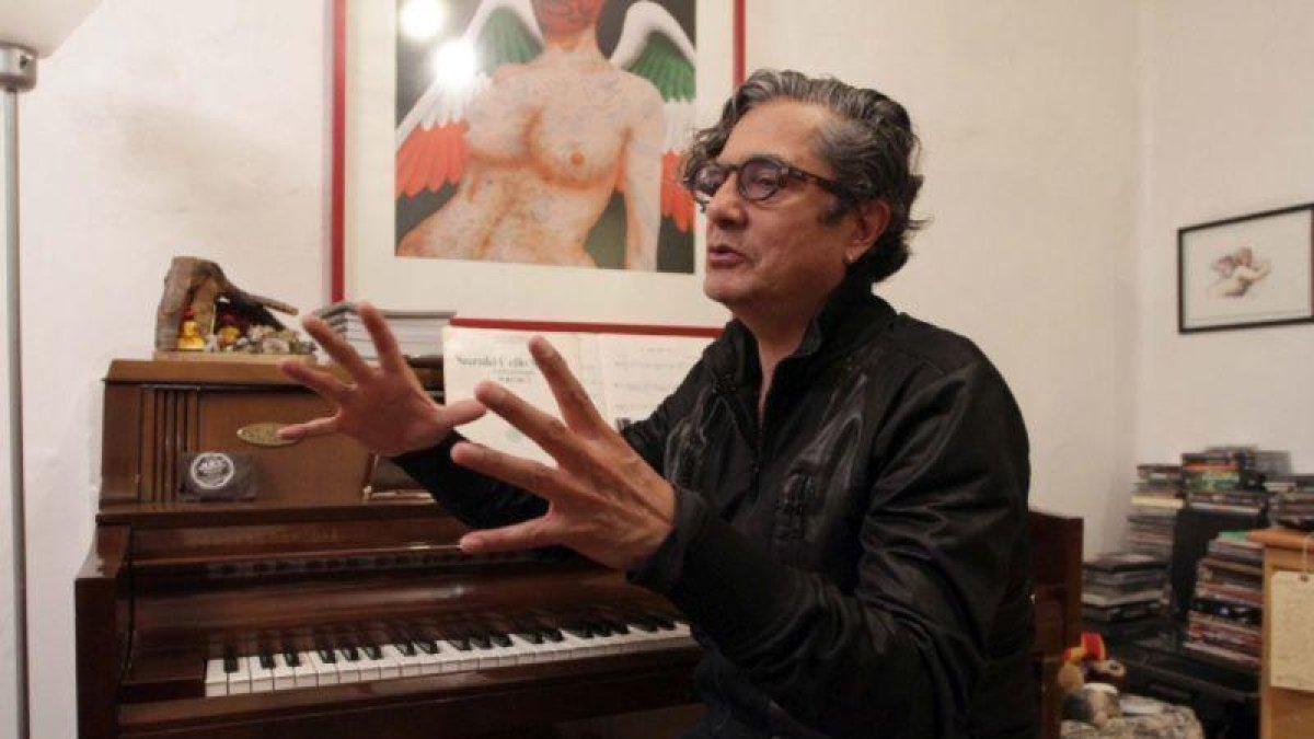 El escritor y músico Armando Vega Gil, integrante de la banda rock Botellita de jerez.-NOTIMEX