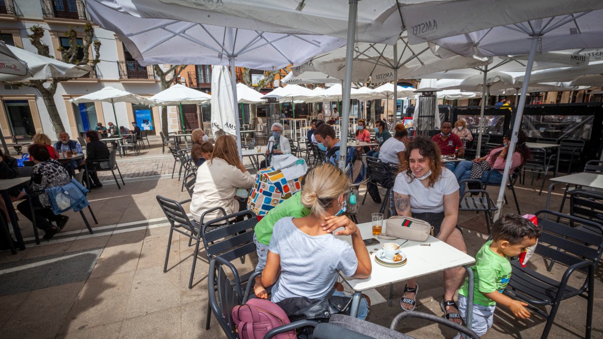 Terraza en la capital soriana, que tampoco puede abrir el interior.-MARIO TEJEDOR