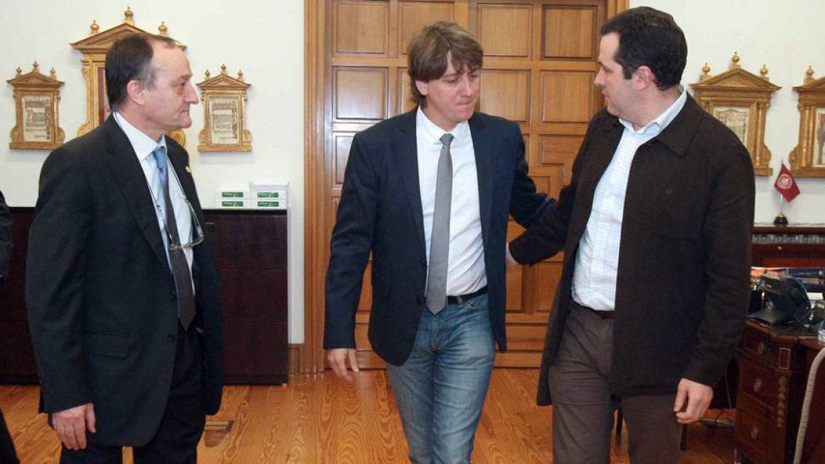 Daniel Miguel, Carlos Martínez Mínguez y Luis Bonilla, ayer en la sede del Rectorado de la UVa.-UNIVERSIDAD DE VALLADOLID