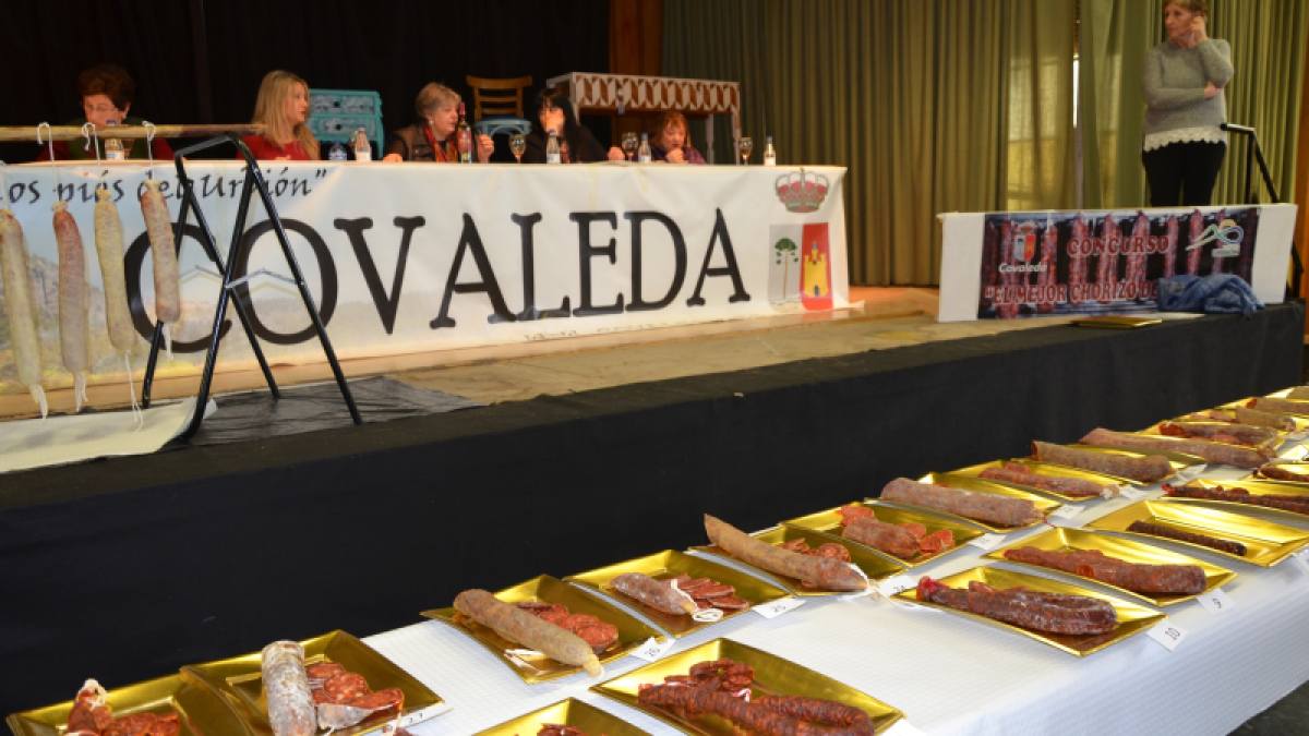 Expositores con piezas de chorizo en ediciones anteriores. -R. F.