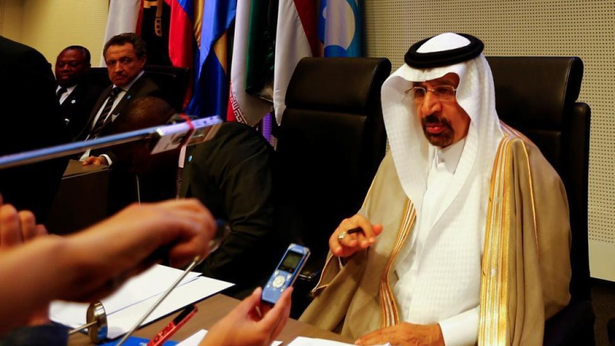 El ministro saudi de Energía, Al-Falih, en una reunión de la OPEP en Viena.-LEONHARD FOEGER (REUTERS)