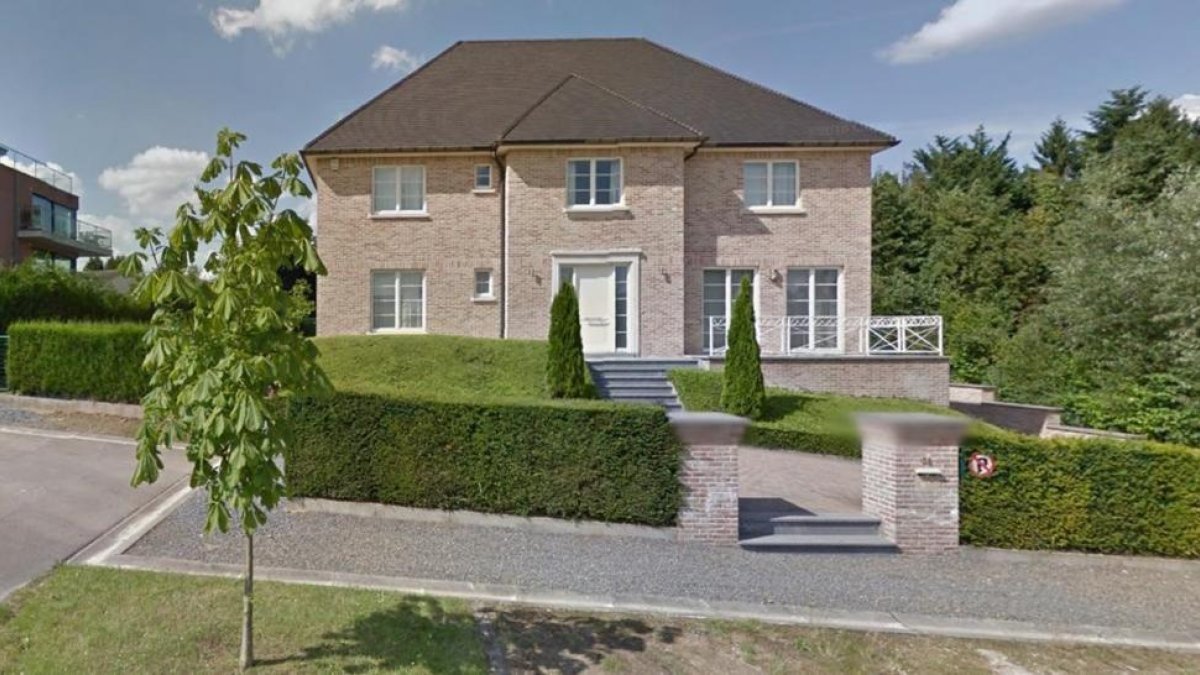 La casa a la que Carles Puigdemont se trasladaría, en Waterloo, según el diario LEcho.-EL PERIÓDICO