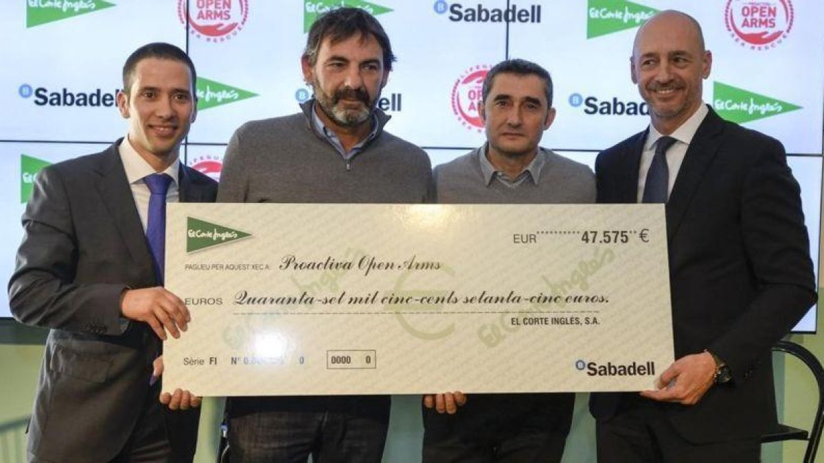 Óscar Camps y Ernesto Valverde, flanqueados por David Rodríguez (El Corte Inglés) y Xavier Comerma (Banc Sabadell).-JORDI COTRINA