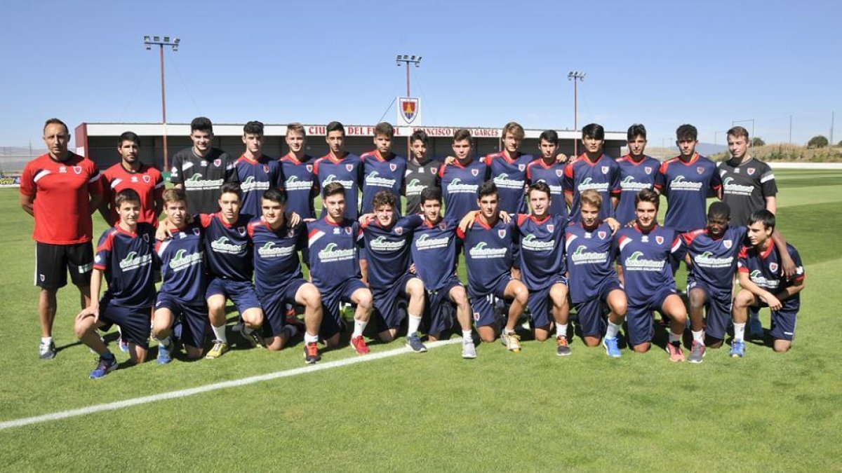 El Numancia juvenil de Liga Nacional se presentó ayer en la Ciudad Deportiva y arranca la pretemporada.-Valentín Guisande