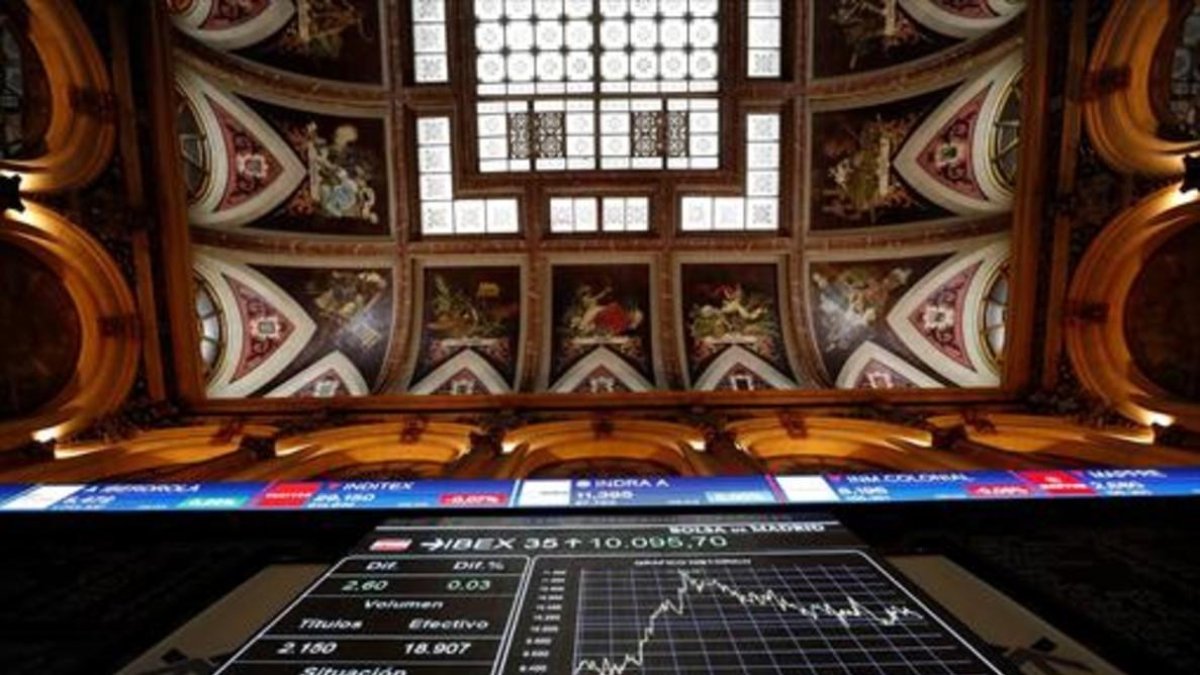 Panel con las cotizaciones del Ibex 35 en la Bolsa de Madrid., en una imagen de archivo-EFE