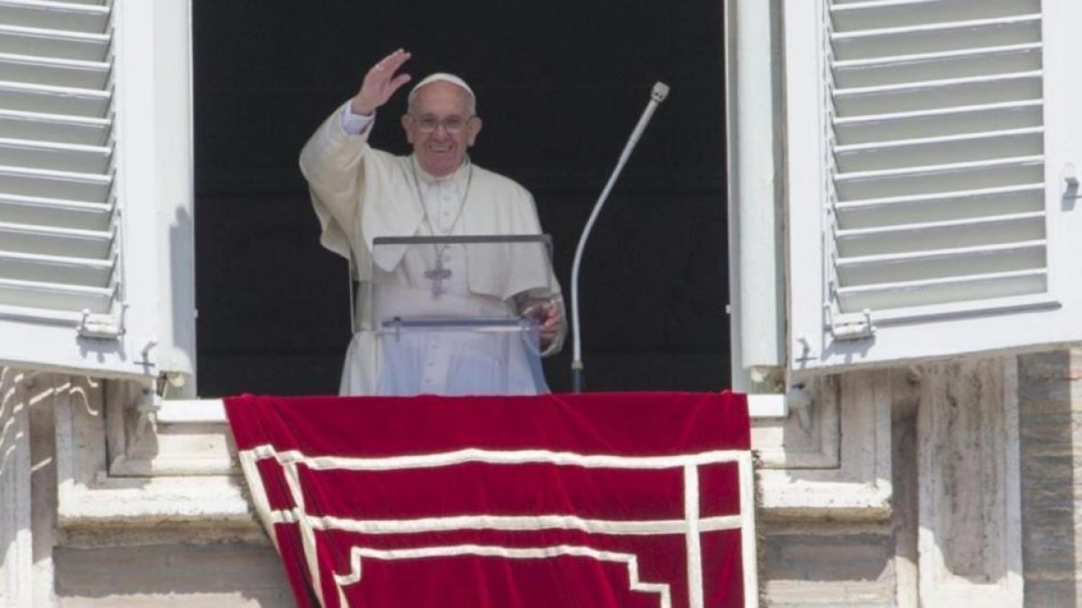 El Papa Francisco durante el Regina Colei en la Plaza de San Pedro.-EFE / GIORGIO ONORATI
